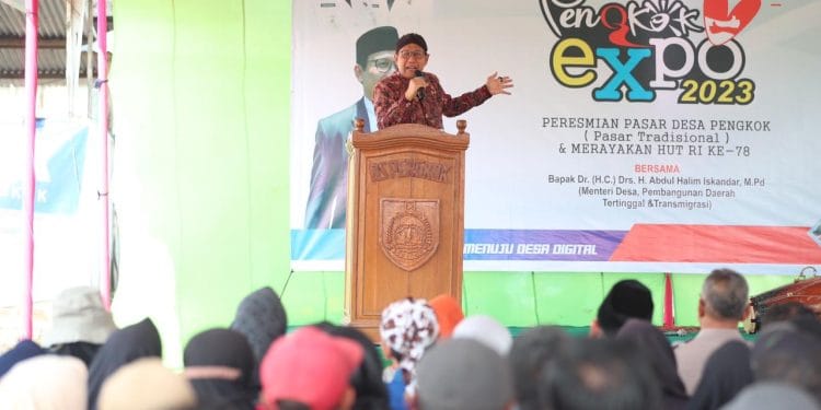 Menteri Desa, Pembangunan Daerah Tertinggal, dan Transmigrasi (Mendes PDTT) Abdul Halim Iskandar saat berkunjung ke Desa Pengkok, Sragen.