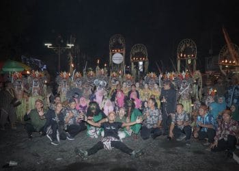 Atraksi budaya Lamporan pada kirab budaya hari jadi Pati (7/8/2023). Ritual ini digelar setiap Jumat Wage di bulan Suro.