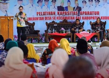 Bupati Kudus Hartopo saat membuka bimtek peningkatan kapasitas kepala desa se-Kecamatan Bae di Mountain View Residence Kudus