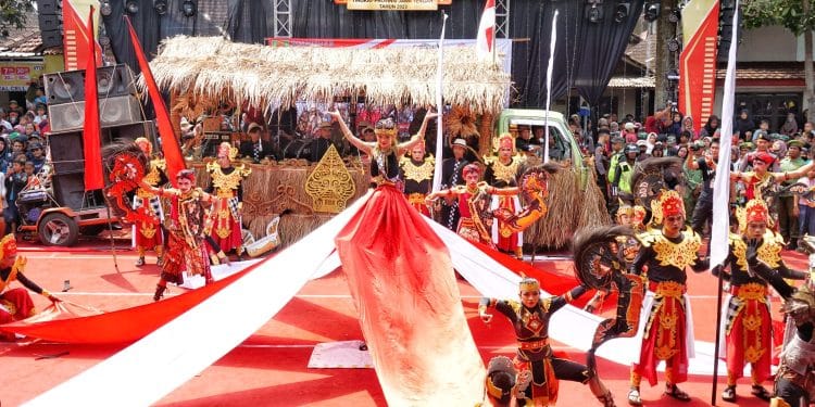 Kemeriahan Gebyar Seni Budaya Kota Mungkid Tahun 2023 dalam rangka memeriahkan HUT Kemerdekaan RI ke-78.