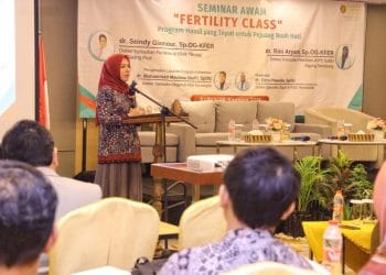 Ketua GOW Kabupaten Kudus, Mawar Hartopo, membuka seminar program hamil yang diselenggarakan oleh Rumah Sakit Umum Nurussyifa, bekerjasama dengan Klinik Teratai RS Gading Pluit Jakarta, di Hotel @hom Kudus, Sabtu (26/8/2023).
