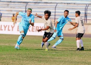 Para pemain Persipa Pati saat melakoni laga uji coba melawan Persela Lamongan di Stadion Surajaya (27/8/2023) kemarin.