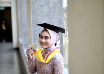 Seren Kastiureni usai lulus dari UGM Yogyakarta