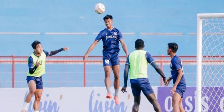 Pemain Persipa Pati latihan di SGBK Jepara