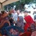 Warga menyerbu kegiatan bazar pangan murah di Kecamatan Mayong Jepara.