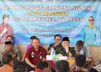 Pj Bupati Jepara Edy Supriyanta ajak dialog kelompok nelayan dalam kegiatan Srawung Nelayan di Tempat Pelelangan Ikan (TPI) Desa Jambu Kecamatan Mlonggo.