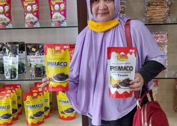 Keripik pisang coklat PISMACO asli Pati sudah merambah ke pasar modern berjejaring.