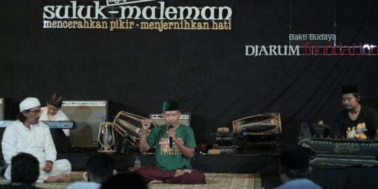 Suluk Maleman membahasa tentang bahasa dan makna