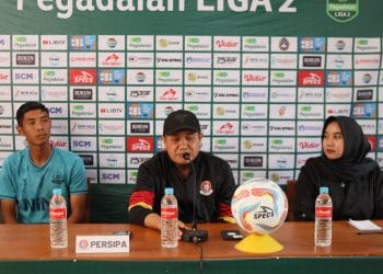 Konferensi pers pelatih Persipa Pati Nazal Mustofa jelang laga melawan Persekat Tegal.