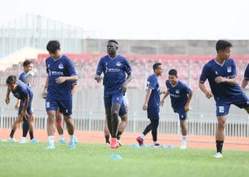 Pemain Persipa Pati melakukan sesi official training di Stadion Gelora Joko Samudro Gresik.