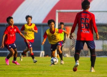 Para pemain Safin Pati FC berlatih jelang laga melawan Persipur Purwodadi di Piala Soeratin U-17 Jawa Tengah.