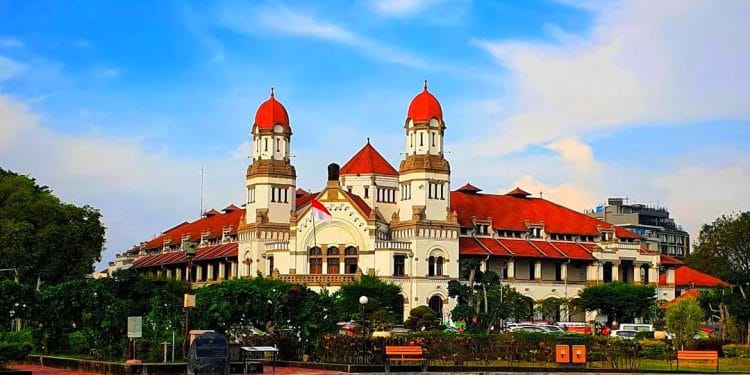 Ilustrasi wisata hala di Semarang.