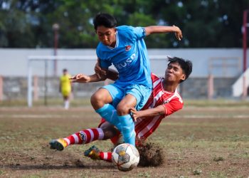 Pemain Persipa Junior saat bertanding menghadapi Persibangga Purbaingga dan harus keok dengan skor 2 - 0.
