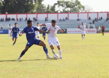 Pemain Persipa Pati berebut bola dengan pemain PSCS (DOKUMEN PERSIPA)