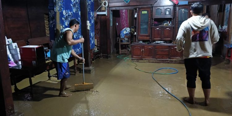 Banjir bandang di Desa Angkatan Lor Tambakromo Pati akibat Gunung Kendeng gundul.