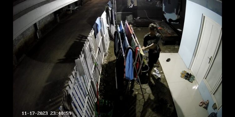 Aksi pencurian pakaian dalam wanita berupa BH dan celada dalam di Juwana Pati viral, setelah itu pencuri datang meminta maaf.