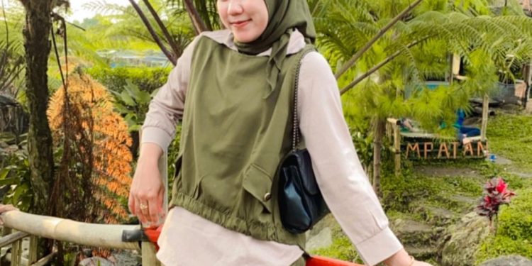 Rissa saat bersantai di usai melakukan aktivitas rutin.