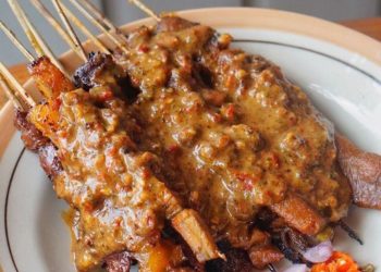 Sate kere Yu Rebi Sriwedari, Surakarta @jktfoodfighter