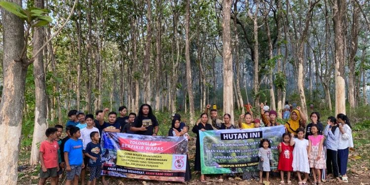 Warga meminta penebangan liar di hutan Desa Wedusan, Dukuhseti, Pati dihentikan.