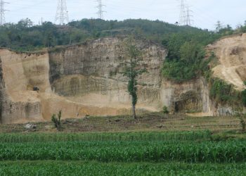 Gunung Kendeng di Pati Jawa Tengah gundul.