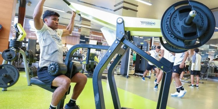 Kapten timnas Indonesia Asnawi Mangkualam sedang latihan di gym. (DOK PSSI)