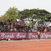 Penonton berjubel di Stadion Joyokusumo Pati karena kapasitasnya yang minim.