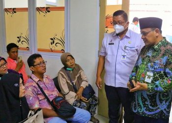Penjabat (Pj) Bupati Kudus M Hasan Chabibie melakukan kunjungan ke RSUD dr. Loekmono Hadi Kudus. (DOK DISKOMINFO KUDUS)