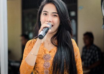 Erika Meysa Yanti penyanyi cantik asal Pati.
