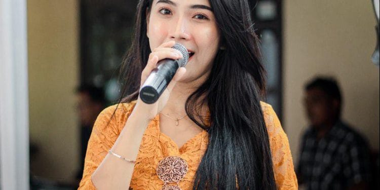 Erika Meysa Yanti penyanyi cantik asal Pati.