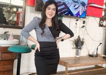 Etika Cicia jadi biduan sejak masih sekolah.