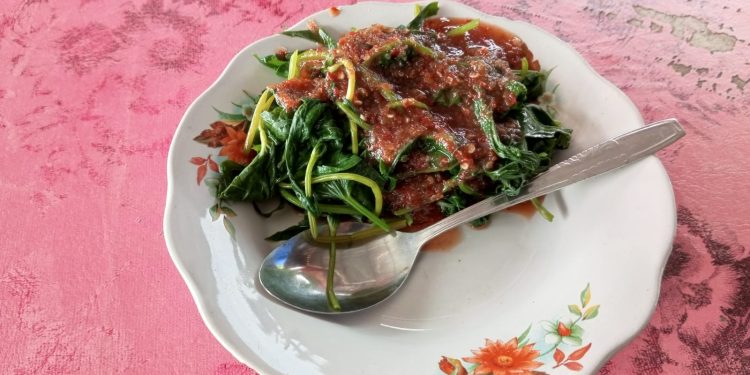 Pedas Segar Kuliner Cemeding Daun Ubi Jalar khas Juwana Pati