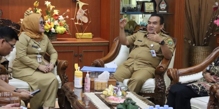 Jajaran Pemprov Jateng berkunjung ke rumah dinas Bupati Blora. (HUMAS PEMKAB BLORA)