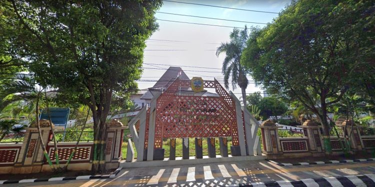 Gedung DPRD Pati tampak dari depan.