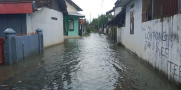Kondisi banjir di Desa Tunggulsari Kecamatan Tayu, masyarakat masih minim mendapat bantuan.