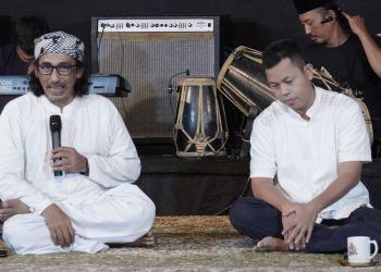 Pengasuh Suluk Maleman Habib Anis Sholeh Ba’asyin sedang memaparkan tema bersih diri dalam bulan Ramadan.