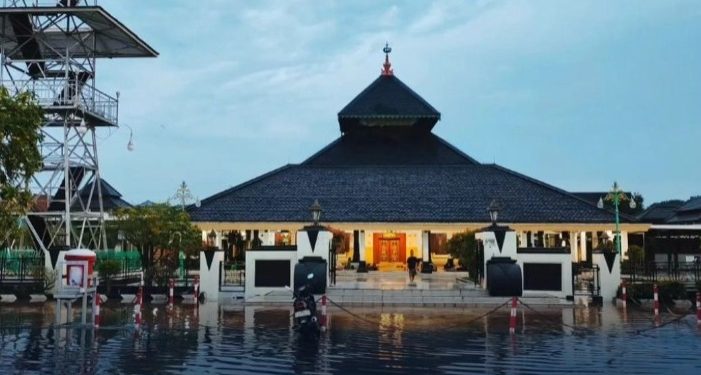 Kawasan Masjid Agung Demak kembali terendam banjir setelah 32 tahun.