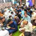 Jemaah Masjid Djauharotul Imamah Pati melahap menu berbuka puasa.