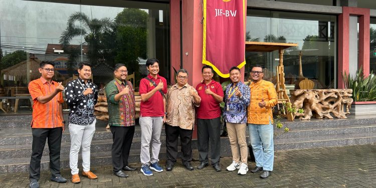 Rombongan dari Malaysia mengunjungi even pameran mebel internasional Jepara tahun 2024.