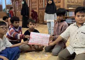 Kegiatan ngabuburit di Masjid Djauharotul Imamah Kaborongan Pati Lor, Pati, Jawa Tengah.