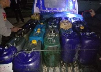 Satpolairud Polresta Pati mengamankan solar di daerah Dukuhseti.