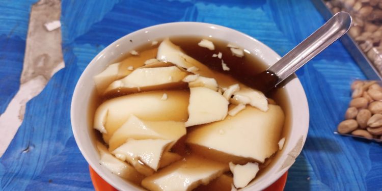 Wedang Tahu enak di Pati sekitar Pasar Rogowongso.