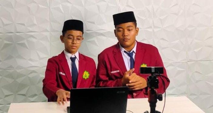 Tim riset MTsN 1 Pati mengikuti lomba secara virtual dan berhasil meraih medali perunggu dalam ajang Kompetisi Proposal Riset Kreasi dan Inovasi Nasional (Kresna) 2024.