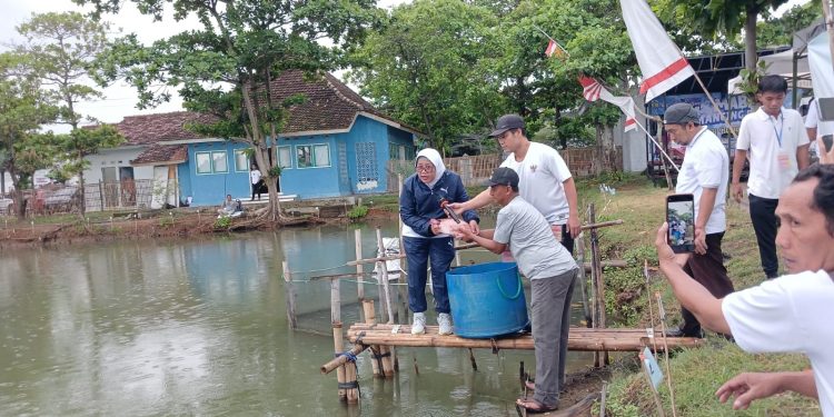 Kepala Dinas Perikanan Farikhah Elida saat membuka acara mancing bersama beberapa waktu lalu.