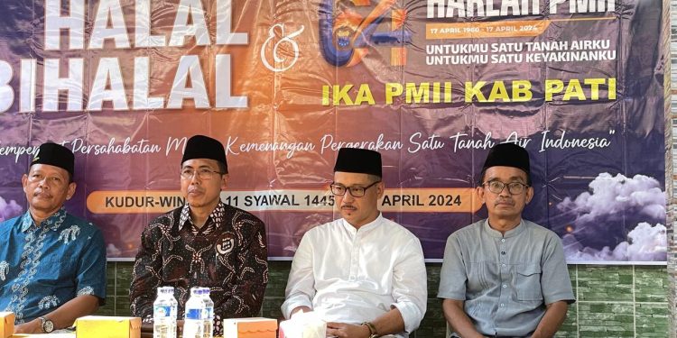 Muh Zen berbaju putih didukung oleh IKA PMII Pati untuk menjadi calon Bupati Pati 2024.
