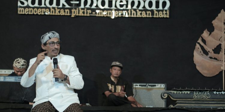 Pengasuh Suluk Maleman Anis Sholeh Baasyin membahas lailatul qodar.