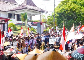 Ketua Sementara DPRD Pati Turun ke Jalan Ikut Aksi Damai Peringati Hari Tani