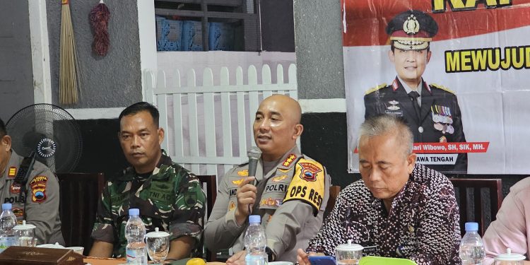 Polresta Pati Gelar Jumat Curhat di Desa Bancak, Gunungwungkal, Ini yang Dilakukan Kapolresta…