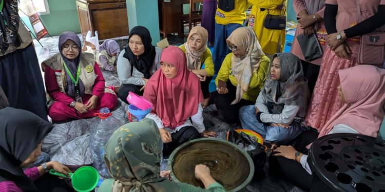 KKN STAI Pati dan PKK Kedungbulus Ciptakan Probiotik RABAL untuk Budidaya Lele