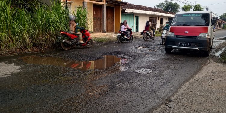 Jalan Alternatif Pati-Rembang Rusak Parah, DPRD Desak Perbaikan Segera