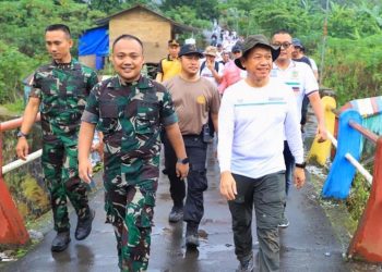 Tinjau Jalur Ekstrem Rahtawu-Ternadi, Bupati Kudus Tempuh 11 KM Bersama TNI-Polri dan Relawan